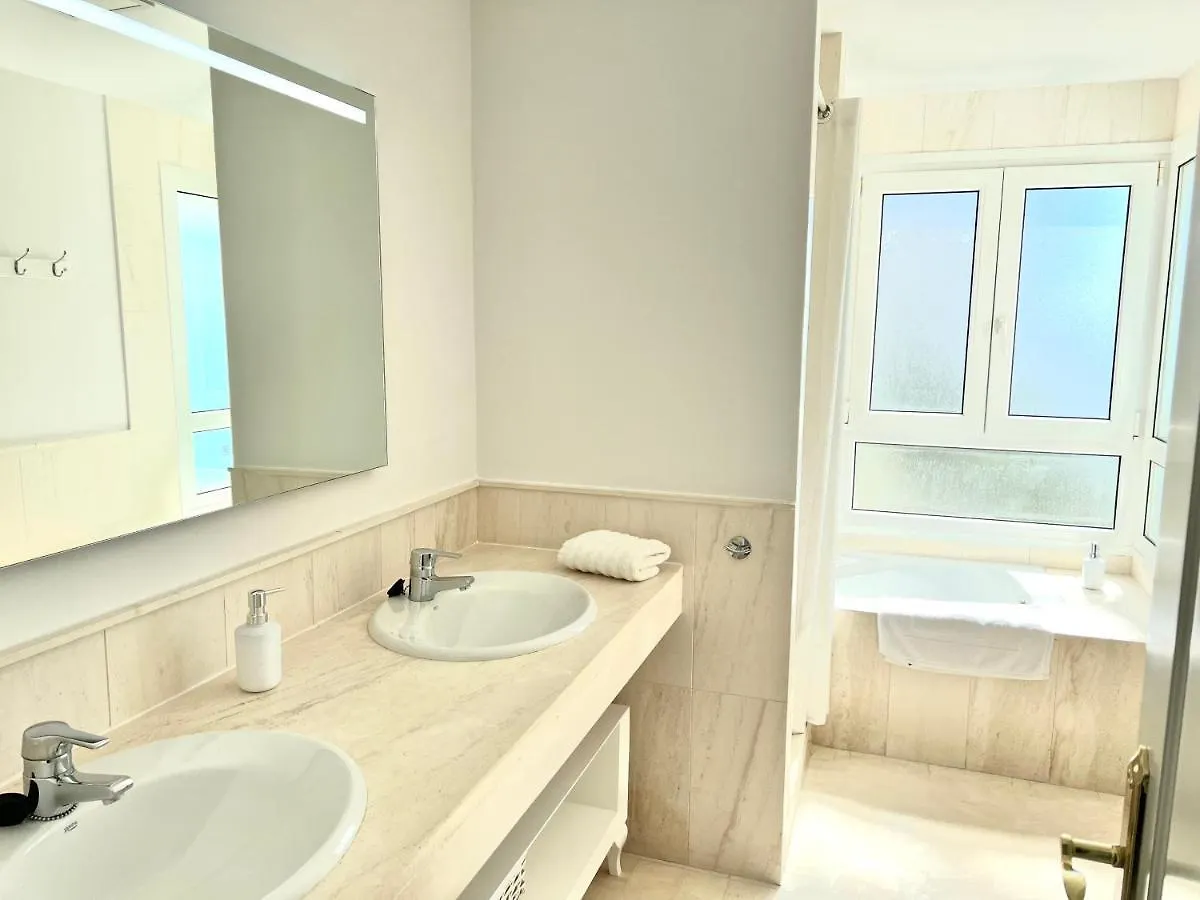 Mi Capricho 170 Beachfront Apartment Sitio de Calahonda