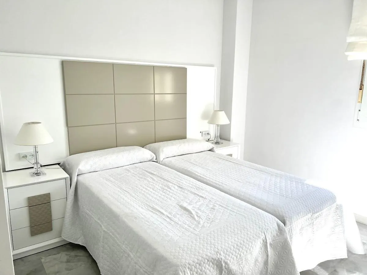 Mi Capricho 170 Beachfront Apartment Sitio de Calahonda