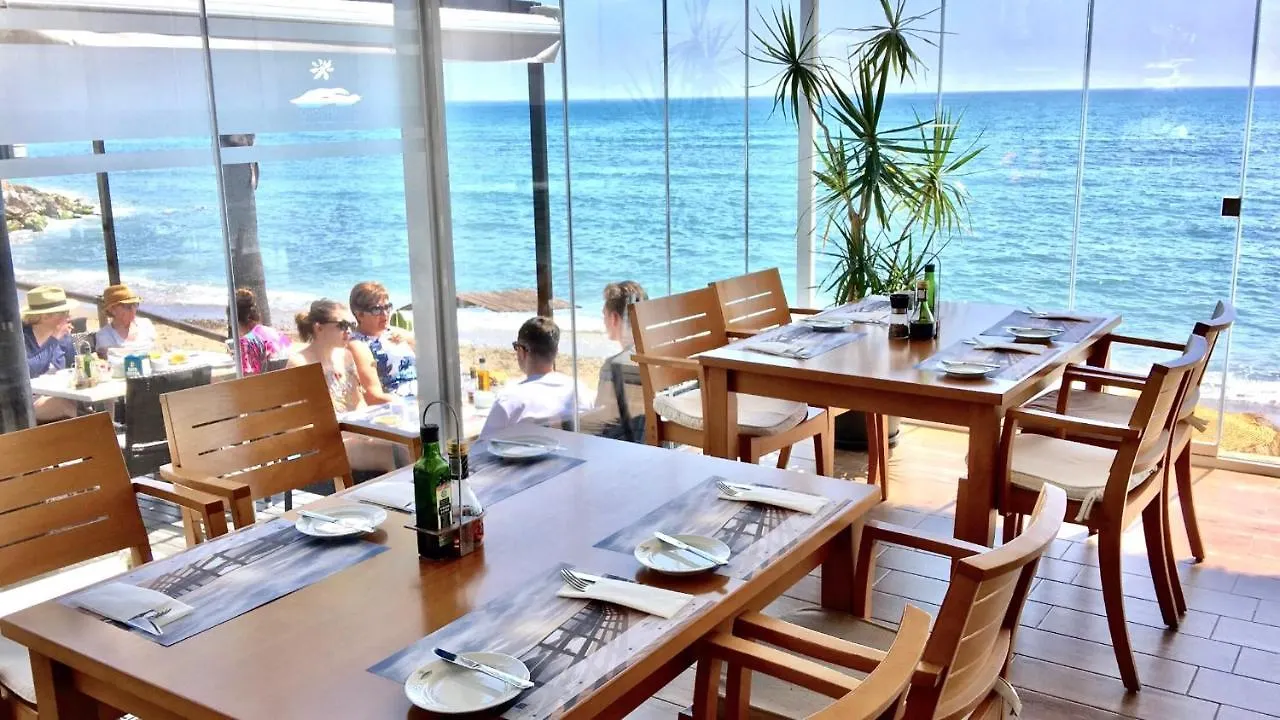 Mi Capricho 170 Beachfront Apartment Sitio de Calahonda