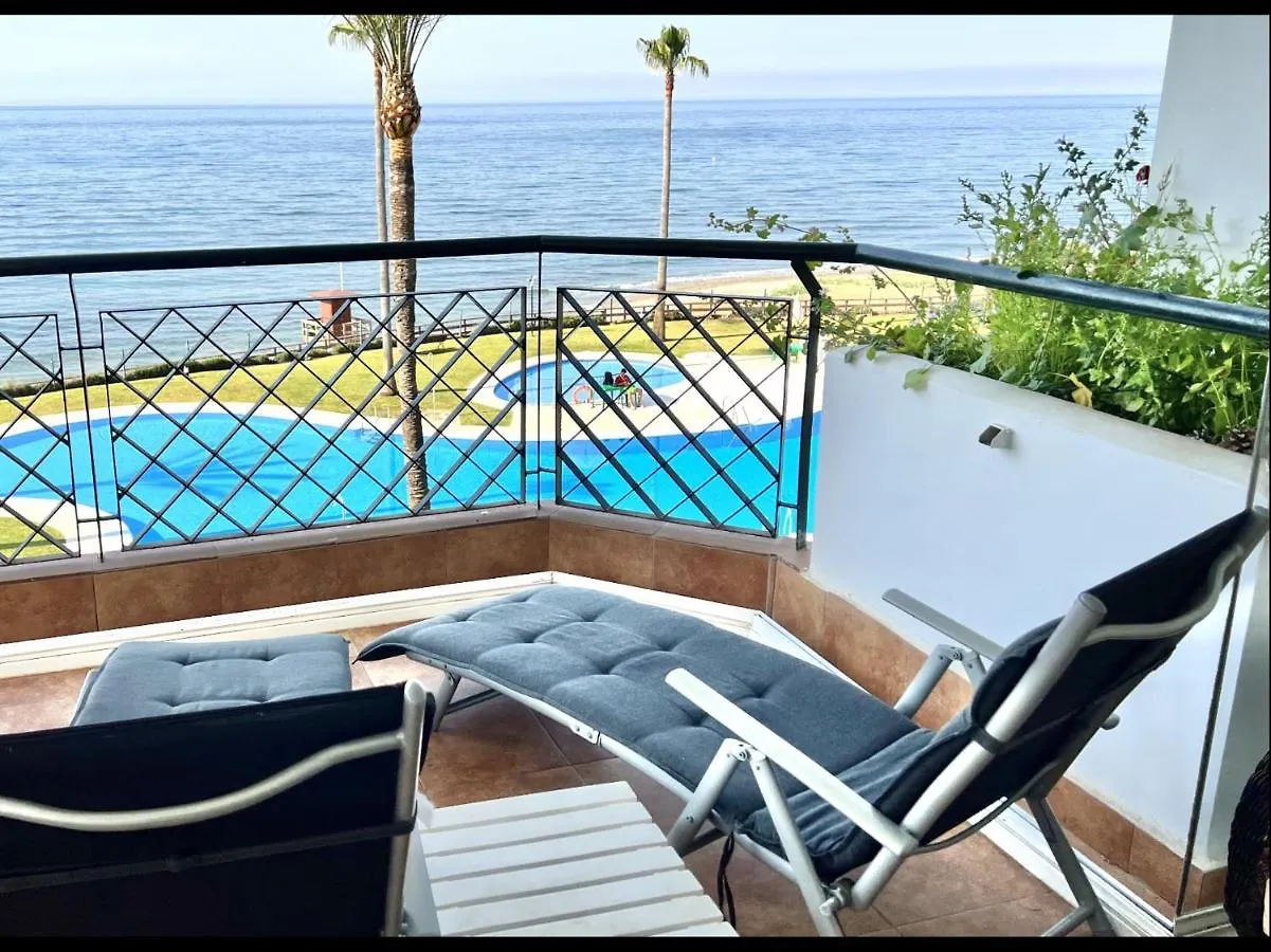 Mi Capricho 170 Beachfront Apartment Sitio de Calahonda