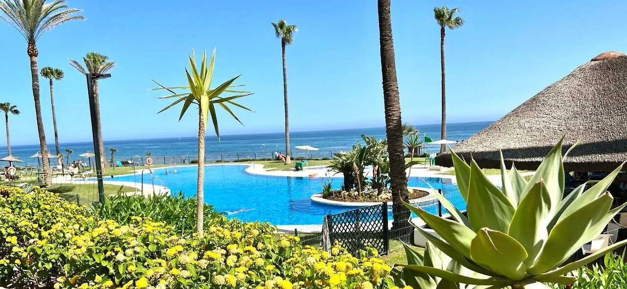 Mi Capricho 170 Beachfront Apartment Sitio de Calahonda