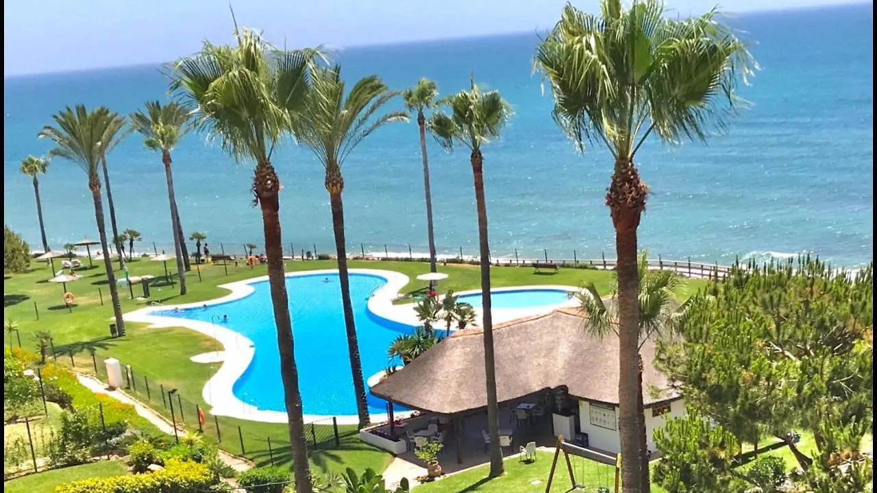 Mi Capricho 170 Beachfront Apartment Sitio de Calahonda