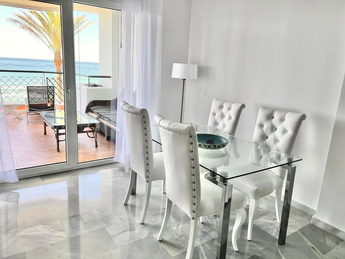 Mi Capricho 170 Beachfront Apartment Sitio de Calahonda