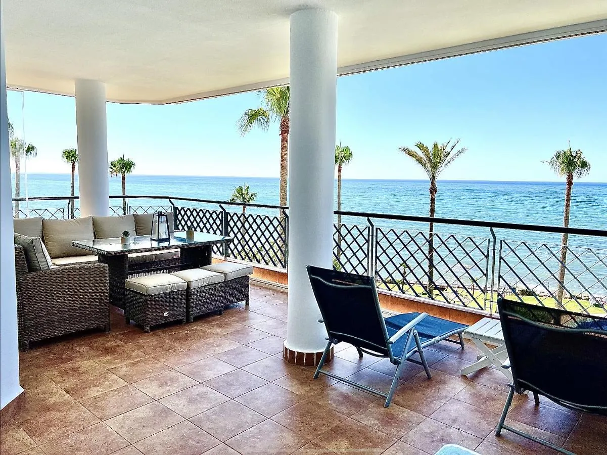 Mi Capricho 170 Beachfront Apartment Sitio de Calahonda