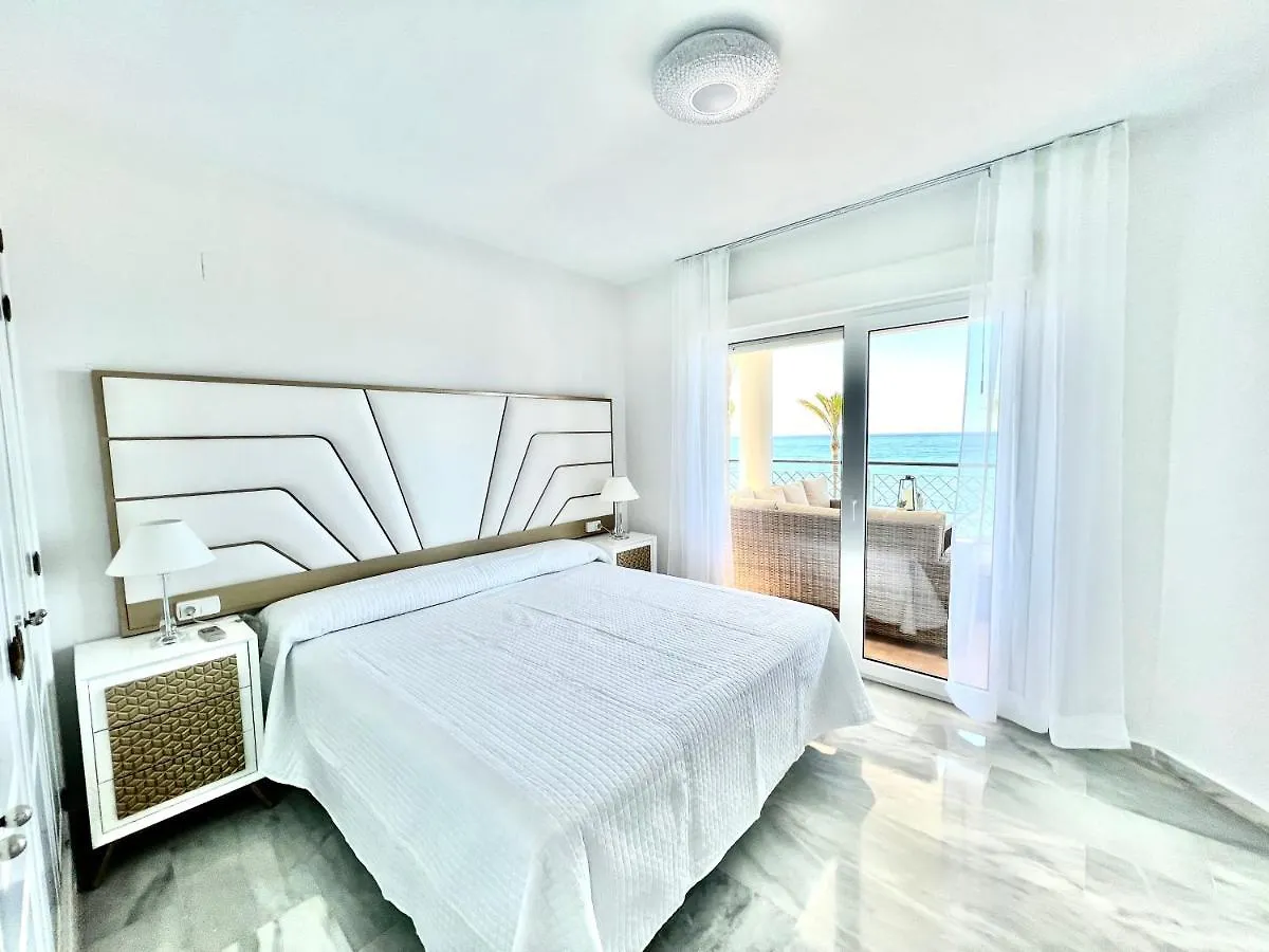Mi Capricho 170 Beachfront Apartment Sitio de Calahonda