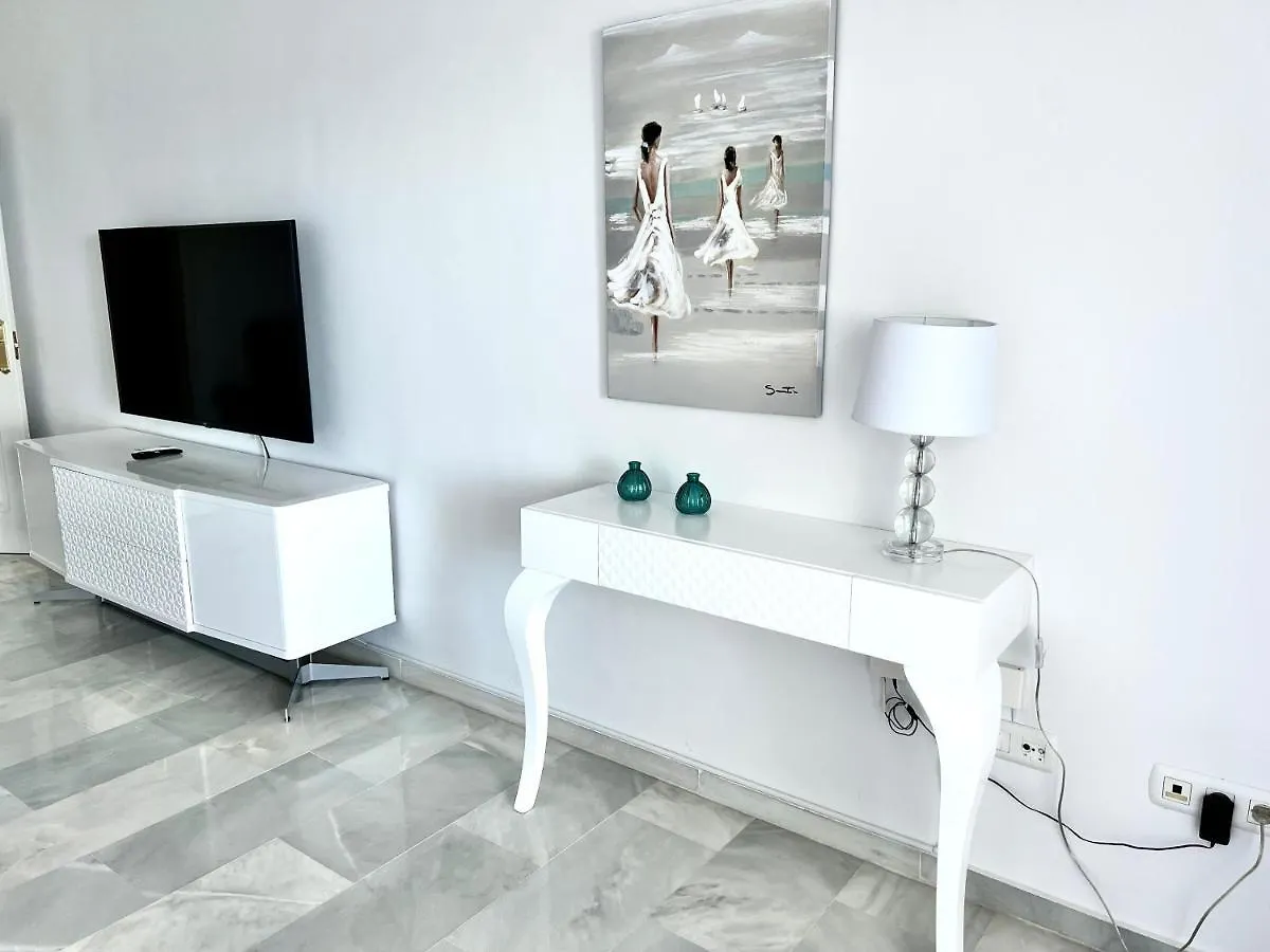 Mi Capricho 170 Beachfront Apartment Sitio de Calahonda