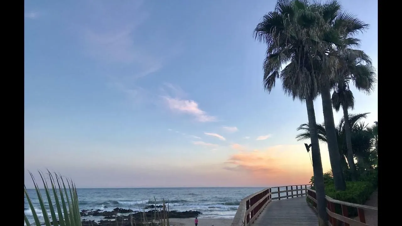 Mi Capricho 170 Beachfront Apartment Sitio de Calahonda