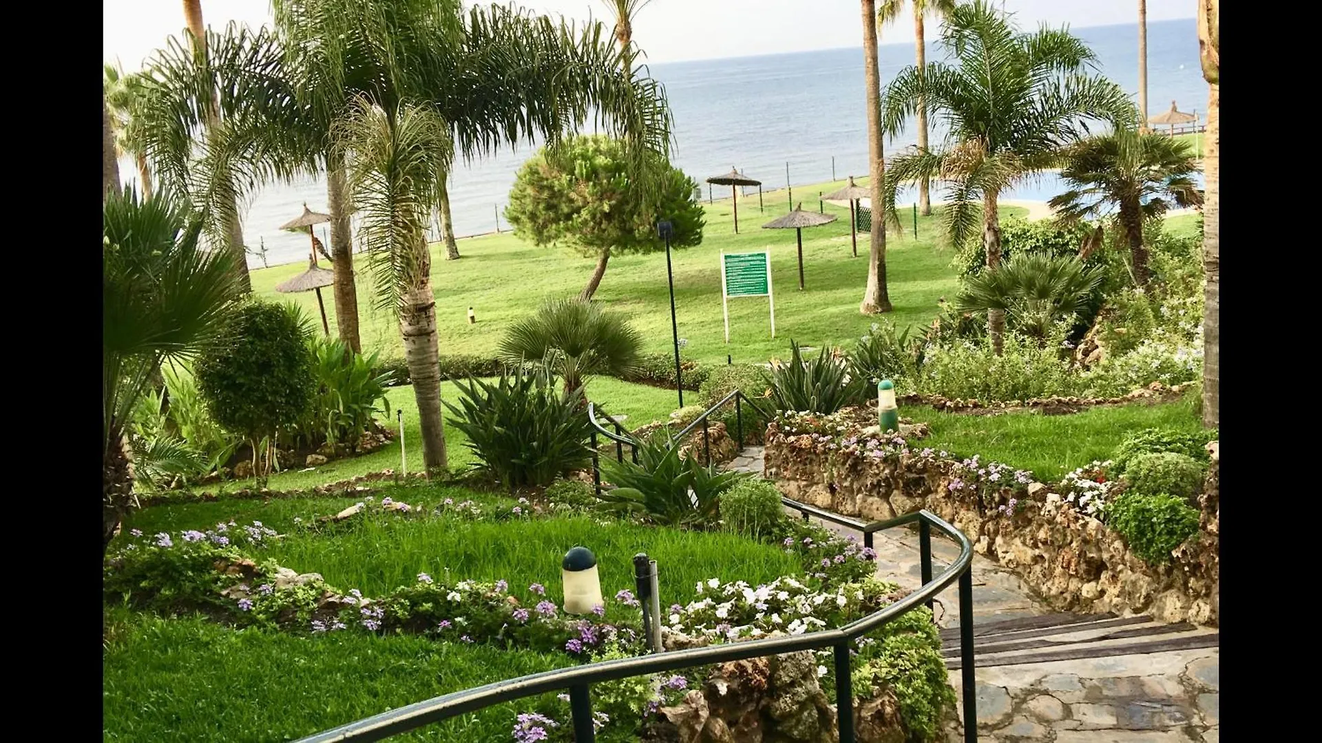 Mi Capricho 170 Beachfront Apartment Sitio de Calahonda