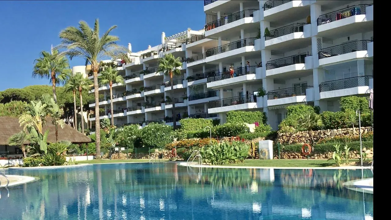 Mi Capricho 170 Beachfront Apartment Sitio de Calahonda